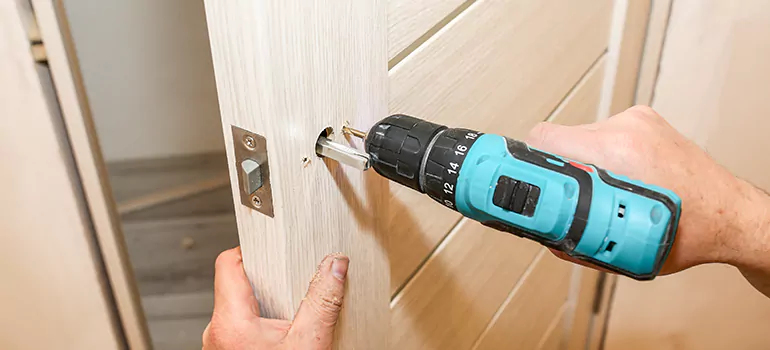 Old Door Knob Repair in Florida Ridge, FL